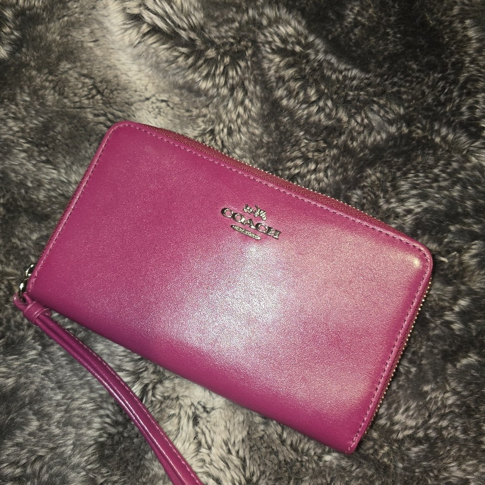 Euc Coach Leather Zip Wallet Magenta Wristlet - Picture 2 of 4